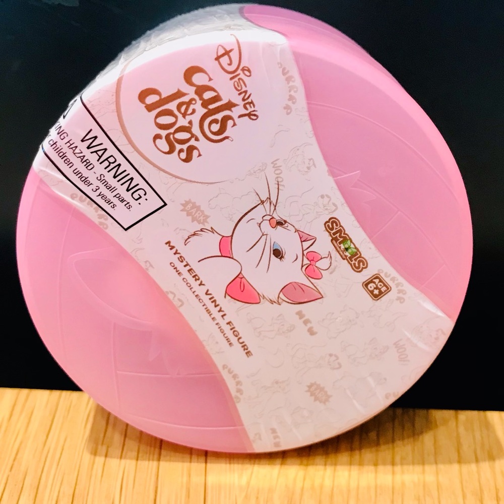 Disney Cats & Dogs Mystery Vinyl Figure Collectible 💕